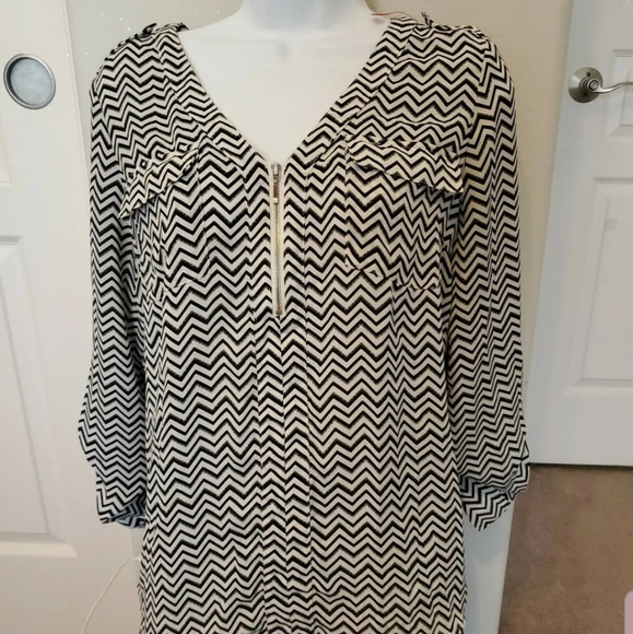 Lots of med & large tops womens - Picture 4 of 7